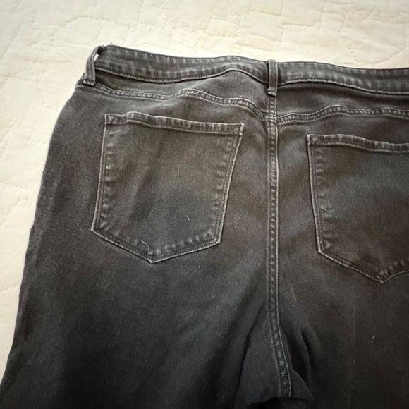 WOMENS/LADIES OLD NAVY WOW STRAIGHT HIGH RISE DENIM JEANS-SIZE 18 PETITE-BLK - Picture 10 of 13